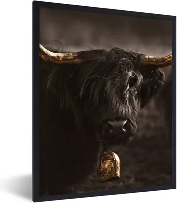 Produktbild von MuchoWow® Gerahmtes Poster Schottischer Highlander - Gold - Kuhglocke - Hörner - Tiere 60x80 cm - Poster mit Schwarzem Bilderrahmen Wandposter Rahmen Foto Bilder - Premium - Wanddeko Wohnzimmer