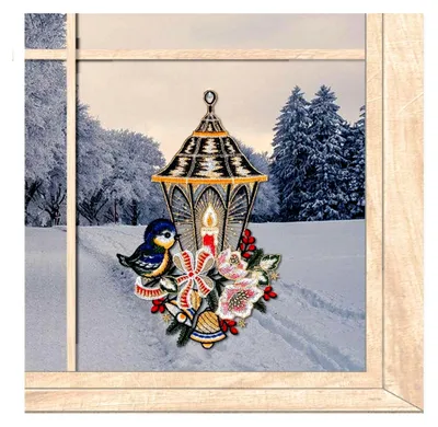 Produktbild von Winter-Fensterbild Laterne mit Kerze und Vögelchen | Fensterdekoration aus farbiger Luft-Spitze | BxH 19 x 30 cm
