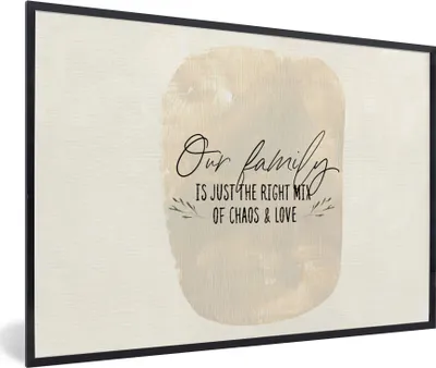 Produktbild von MuchoWow® Gerahmtes Poster Zitate - Familie - Unsere Familie ist genau die richtige Mischung aus Chaos und Liebe - Sprüche 60x40 cm - Poster mit Schwarzem Bilderrahmen Wandposter Rahmen Foto Bilder - Printing - Wanddeko Schlafzimmer