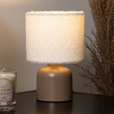 Image de Eazy Living Bouclé Lampe de table Liliane blanc - marron