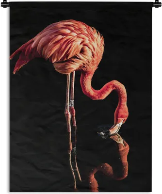 Produktbild von MuchoWow® Wandteppich Wandbehang Reflexion eines Flamingos auf schwarzem Hintergrund 150x200 cm Tapisserie Dekoration Wandtuch - Wandaufhängung - Moderner