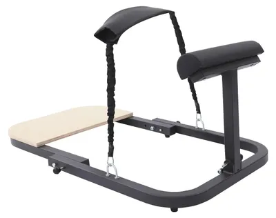 Obrázek produktu pro Zařízení pro cviky s hip thrust – pro domácí trénink – maximální zátěž 150 kg – skládací – podložka pro nohy s 3 stupni nastavení – odporové gumy o hmotnosti 13,6 kg – černá barva