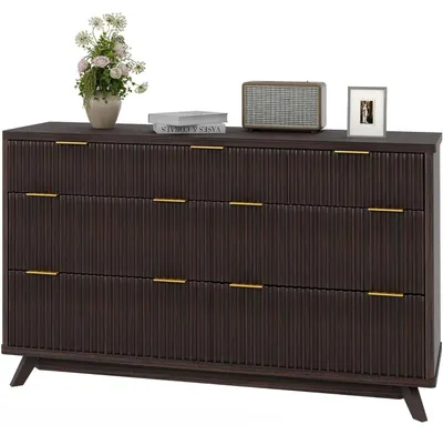 Zdjęcie produktu dla Nowoczesna szafa – drewniana szafa z 7 szufladami – front z żłobieniami – szerokość 137 cm – zakrzywiony design – do sypialni i salonu – orzech w kolorze czarnym