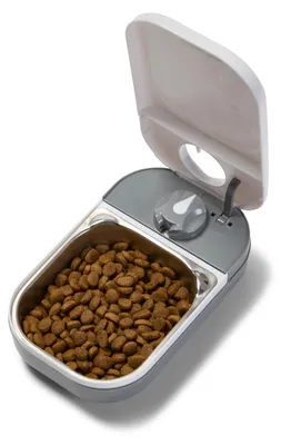 Zdjęcie produktu dla Automatyczny podajnik do karmy Closer Pets C100, przeznaczony dla kotów i małych psów, pojemność do 400 g, kolor biały
