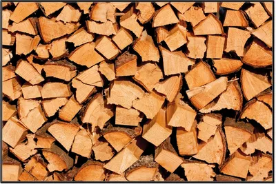 Produktbild von Wallario Wandbild Holzstapel gehackt - Holzscheite für den Kamin, Größe: 61 x 91,50 cm, Poster mit schwarzem Aluminiumrahmen