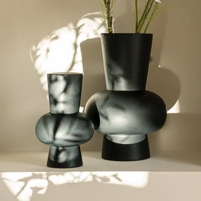 Produktbild von Indore Home - Vase Ann - 2er-Set - Schwarze Vase - Blumenvasen - Wohnzimmerdekoration - Kugelvase