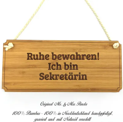 Produktbild von Mr. & Mrs. Panda Schild Sekretärin - Geschenk, Rente, Türschild, Landhaus, Berufsschule, Werbeschild, Wegweiser, Graviert, Geschenkidee, Bachelor, Firmenschild, Shabby