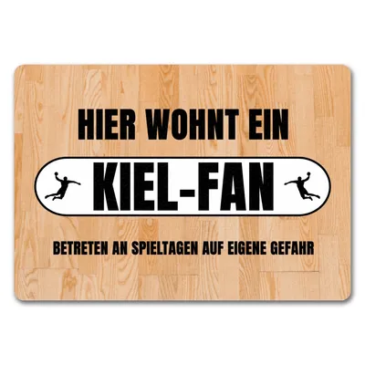 Produktbild von Hier wohnt ein Kiel-Fan Fußmatte in 35x50 cm ohne Rand mit Turnhallenboden Motiv