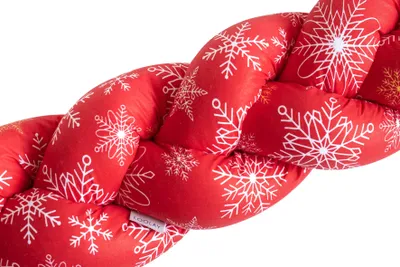 Produktbild von 150 cm Schneeflocken ROT Geflochtenes Kissen Zierkissen Dekokissen Bettschlange Bettumrandung Zugluftstopper Wickeltisch Babybett 100% Baumwolle