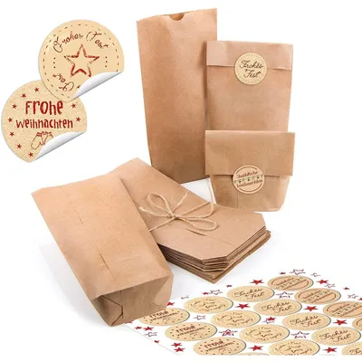 Produktbild von 24 kleine braune Papiertüten natur Kraftpapier 10,7 x 22 x 4,2 cm + 24 runde Aufkleber Frohe Weihnachten schwarz weiß rot Verpackung Geschenk mini-Tüte"Frohe Weihnachten" rot, beige