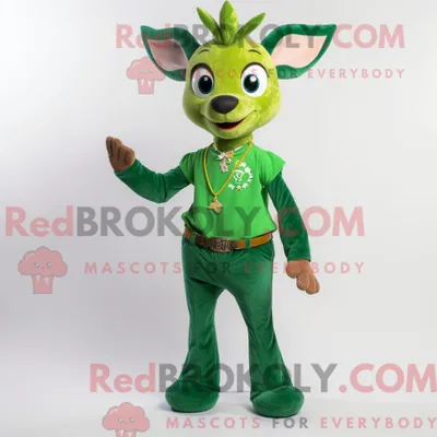 Produktbild von Maskottchenkostüm REDBROKOLY eines grünen Rehs mit Jeans und Halsketten