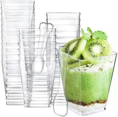 Produktbild von 50 Stück 5 oz/160 ml Klare Kunststoff-Dessertbecher mit Löffel -Quadratische Mini-Parfait-Becher für DlY Desserts Obst Pudding Mousse Eiscreme Party Hochzeit und Valentinstag