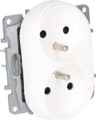 Produktbild von 2X2P+Z 16A Steckdose für Mehrfachrahmen, Schraubklemmen, weiß, mit Shutter NILOE