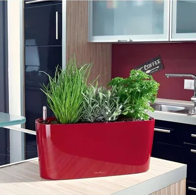 Produktbild von Famanu Blumentopf mit Bewässerungssystem - scharlakenrot hochglänzend
