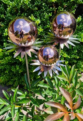 Produktbild von Blütenzauber Milano 3er Set Rosenkugel 15/15/10 cm Edelstahl golden rose poliert Gartenstecker Deko mit Stab 80 cm