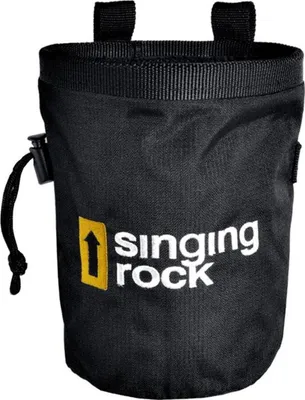 Schwarzer Chalk Bag Large von singing rock mit Logo und Zugband.