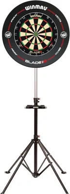 Produktbild von Winmau Dart-Set: Xtreme 2 Ständer, Blade 6 Dartboard & Catchring, Schwarz, Stahl, Sisal. Maße: Ständer (geklappt) 100x13x13cm, Dartboard Ø 45cm / 4cm dick / 5kg, Catchring Ø 67,5cm / 3,5cm stark. Für Steel- & Softdarts, Wand-/Bodenschutz. Kompatibel mit gängigen Steeldartboards. Density Control™ Draht, Rota-Lock System.