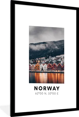Produktbild von MuchoWow® Gerahmtes Poster Bergen - Norwegen - Wasser - Skandinavien 60x90 cm - Poster mit Schwarzem Bilderrahmen Wandposter Rahmen Foto Bilder - Dekoration - Wandposter Wohnzimmer - Hochwertig