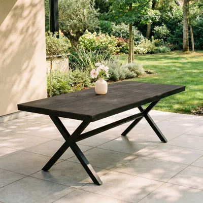 Produktbild von Gartentisch ISOLA 180 x 100 cm, Schwarz – stabiler Outdoor Tisch mit schwarzer Tischplatte aus WPC in Holzoptik, pulverbeschichtetes Aluminiumgestell, wetterfest für Garten & Terrasse