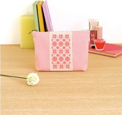 Zdjęcie produktu dla Zestaw do haftu Olympus Kogin "Bag Pink", wzór do liczenia, 12x18x3cm, oryginał z Japonii