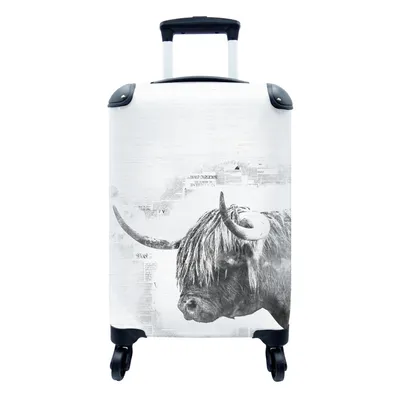 Produktbild von MuchoWow® Koffer Handgepäck Trolley Rollkoffer Kleine Reisekoffer mit 4 Rollen - Schottischer Highlander auf einem Zeitungshintergrund - schwarz und weiß - Cabin Size < 55x40x23 cm & 55x40x20 cm - Fotokoffer - Kabinenkoffer - Boardgepäck - Reise-Box - Reisekoffer - Reisegepäck - Koffer mit Bild - Trolley für Kinder
