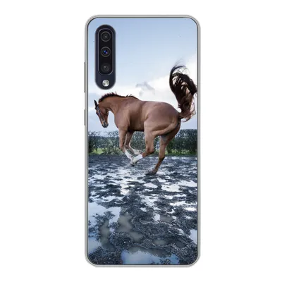 Produktbild von MuchoWow® Handyhülle Schutzhülle Hülle für Samsung Galaxy A30s Ein bockendes Pferd in den Pfützen Silikon Softcase Handy Hülle - Karteninhaber