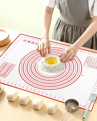 Produktbild von Backmatte, lebensmittelechte Backmatte, große antihaftbeschichtete und rutschfeste Matte für Teig, 70 x 50 cm, hitzebeständige und wiederverwendbare Silikon-Backmatte für Teig, Pizza, Gebäck und den Küchengebrauch – rot