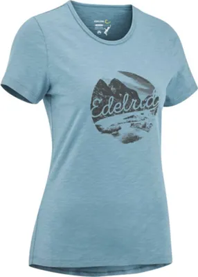 Hellblaues T-Shirt "Highball IV" von Edelrid mit grafischem Bergmotiv.