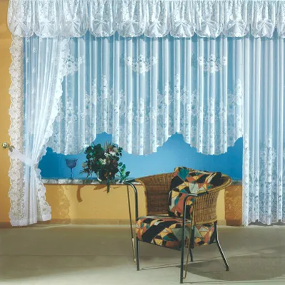 Produktbild von heimtexland ® Gardinen Jacquard Store mit Kräuselband weiß halb-transparent, Blumen Bordüre gebogt, Vorhang Typ1 - Querbehang gerafft H47 cm mit 9 Bögen für Fensterbreiten von 280-305 cm