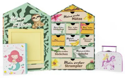 Produktbild von hausleben Baby Erinnerungsbox Set mit 10 Schubladen, Aufbewahrungsbuch & Lila Köfferchen – Grüne Meilenstein Erinnerungskiste für Geburt & Taufe – Baby Geschenkbox