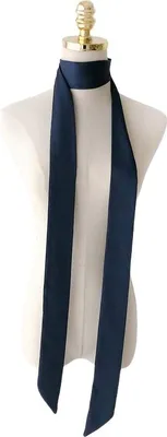 Immagine prodotto di INF Elegante Sciarpa Lunga in Seta di Gelso 100%, Accessorio Moda Donna Blu
