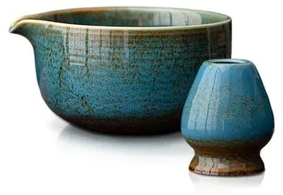 Image de Ensemble minimaliste de thé Matcha en 2 pièces, comprenant une tasse (chawan) et un support en bambou