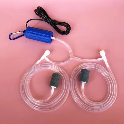 Produktbild von Mini Sauerstoffpumpe - Aquarium Luftpumpe - USB-wiederaufladbar - Leiser Betrieb - Zwei Luftsteine - 2 W - Tragbar für Aquarium & Fischbecken - Dunkelblau