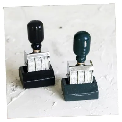 Produktbild von Datumsstempel mit Rollerknopf für Scrapbooking aus robustem Material in Schwarz