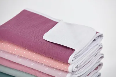 Produktbild von KraftKids Wickelunterlage Musselin purpur 3 Lagen wasserundurchlässig weich Frotte 100% Baumwolle