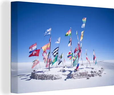 Zdjęcie produktu dla OneMillionCanvasses® - Obraz na płótnie - 140x90 cm, Flagi w Uyuni, Dekoracja ścienna - Zdjęcie na płótnie - Obraz na drewnianej ramie