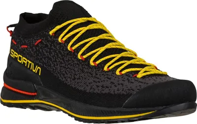 Schwarze Zustiegsschuhe "TX2 Evo" von La Sportiva mit gelben Schnürsenkeln und rutschfester Sohle.