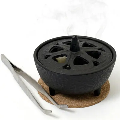 Immagine prodotto di Bruciatore d'incenso Portaincenso - Ghisa - 8,5 x 6,5 cm - Nero - Con coperchio a loto e pinzetta