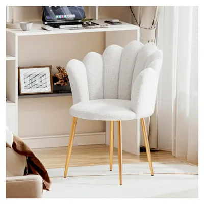 Produktbild von Schminktischstuhl, Sessel aus Sherpastoff mit goldenen Metallbeinen, eleganter Muschelstuhl, bequemer Loungesessel, Armlehnstuhl im modernen Design, 62x56x79cm, Weiß