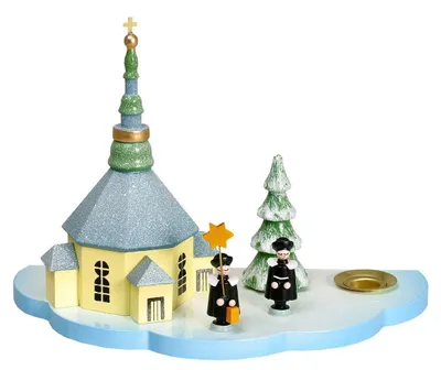 Imagen del producto de Soporte para velas con motivos de la iglesia de Seiffen y la "Kurrende" (coro), de colores, altura aproximada de 13 cm. Producto nuevo