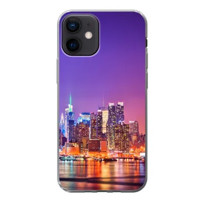 Produktbild von MuchoWow® Handyhülle Schutzhülle Hülle für iPhone 12 New York - Skyline - Lila Silikon Softcase Handy Hülle - Schutzhülle