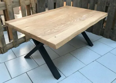 Produktbild von Couchtisch Baumkante Wildeiche Massiv geölt 110x70cm Metall X-Gestell schwarz