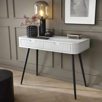 Productafbeelding van Make-uptafel Porto, 103 cm breed, wit, met twee geribbelde lades en zwarte metalen poten