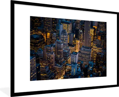 Produktbild von MuchoWow® Gerahmtes Poster New York - Manhattan - Nacht 90x60 cm - Poster mit Schwarzem Bilderrahmen Wandposter Rahmen Foto Bilder - Wanddekoration - Fotos