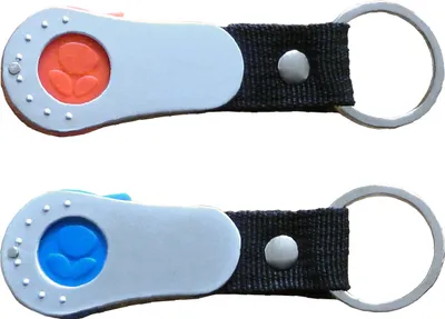 Produktbild von 2x Metall-Schlüsselanhänger / mit Einkaufschip / Farbe: je 1x blau + rot