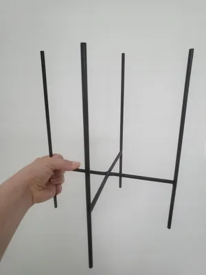 Obrázek produktu pro Černý kovový květináč na nožkách, výška 18 cm, styl loft