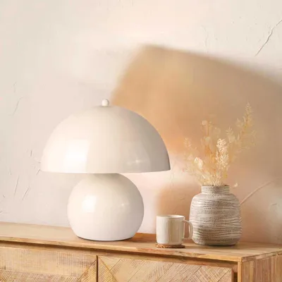 Immagine prodotto di Opviq, lampada da tavolo di alta qualità, struttura in metallo, color crema, Ø 23 x h 13 cm, altezza: 30 cm, cavo: 150 cm, portalampada: 1 x E27 max 40 W, IP20, design moderno per ambienti eleganti.