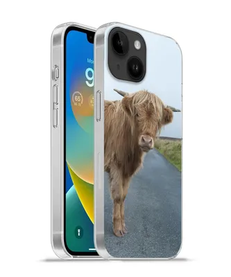 Produktbild von MuchoWow® Handyhülle Schutzhülle Hülle für Apple iPhone 14 - Softcase Scottish Highlander - Straße - Gras Silikon Softcase Handy Hülle - Mobiltelefonhülle