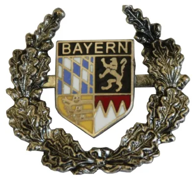 Hutanstecker Bayern Wappen mit Ehrenkranz von Hut-Breiter in bunt