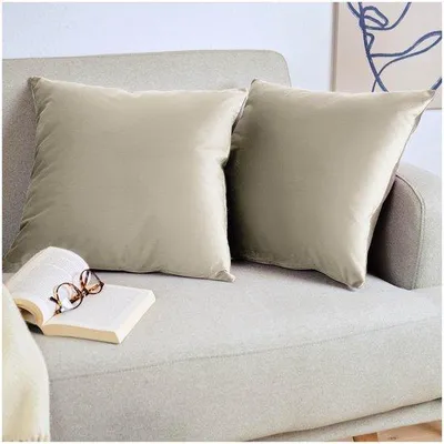 Produktbild von Unyqoos ® Set aus 2 n Kissenbezügen aus Samt 45 x 45 cm mit verdecktem Reißverschluss, Taupe